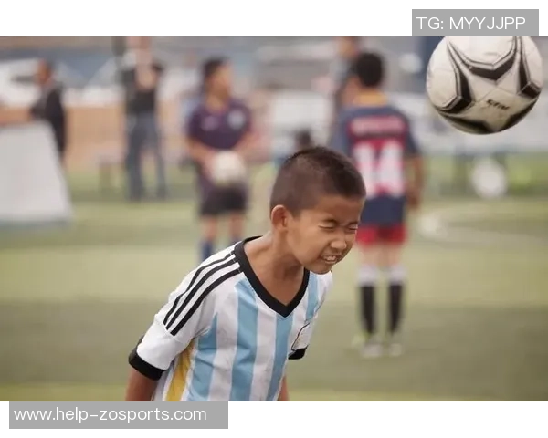 林恩的足球梦想：在绿茵场上追逐荣耀与友情的故事