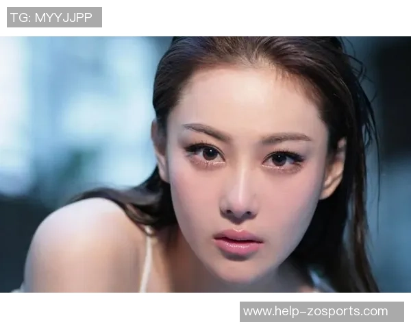 足球宝贝张馨予展现青春活力的写真作品引发热议与关注